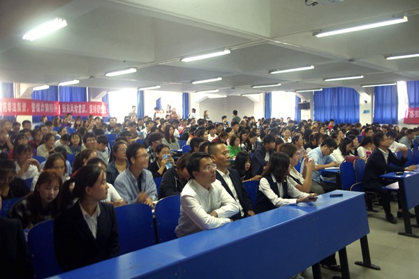 参会学生.jpg