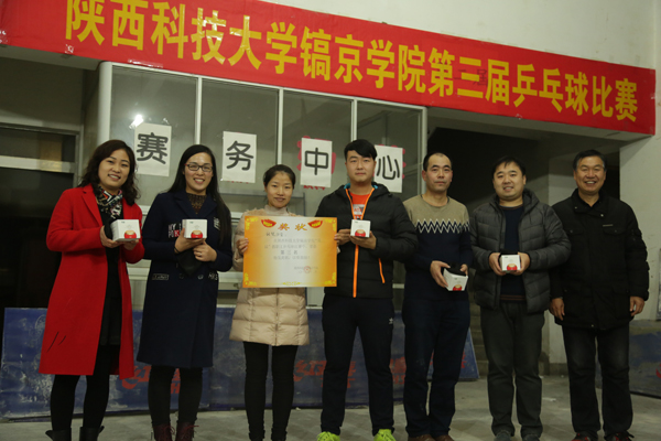3.南院长颁奖现场.JPG