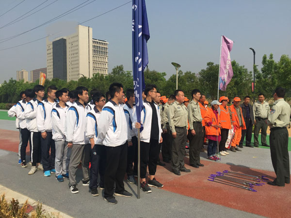我院大学生志愿者活动前集合.jpg 我院大学生志愿者活动前集合.jpg