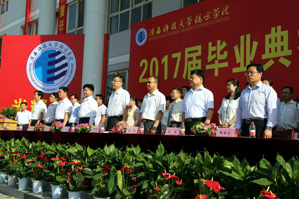 2齐唱国歌.JPG