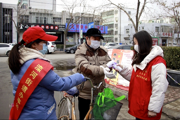 汪颖同志疫情期间工作剪影 (1).jpg