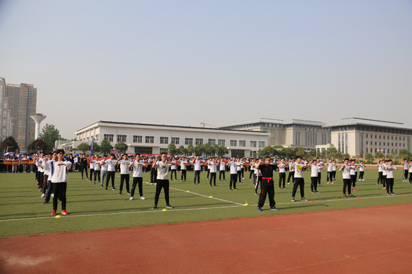 双截棍方阵表演.JPG