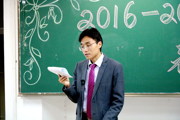 4.赵卓老师宣读获奖名单.JPG
