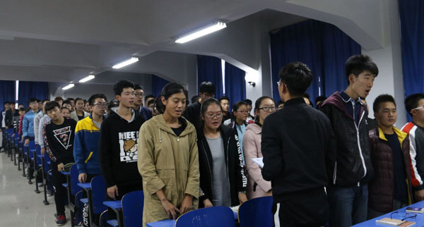 4.会计学院学生代表宣誓.jpg
