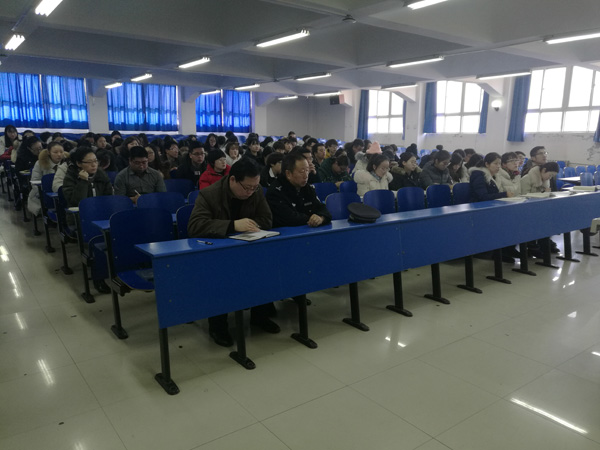 全体辅导员参加会议.jpg