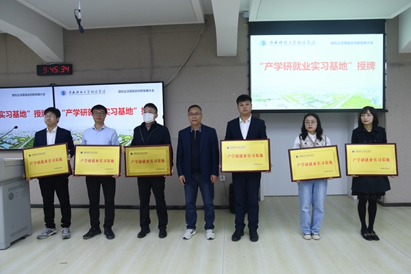 官网09.jpg