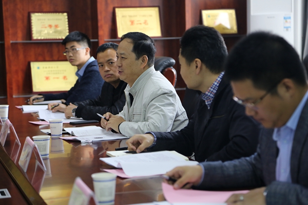 2.专家组现场咨询.jpg