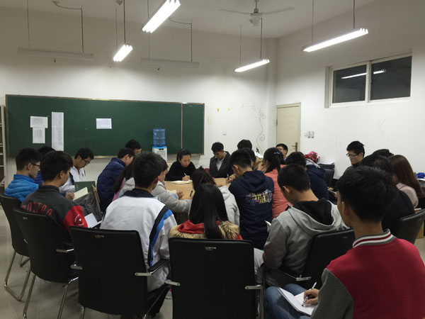 2会计学院学生座谈.JPG 2会计学院学生座谈.JPG