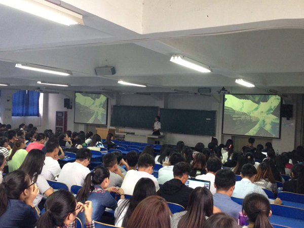 2-学生精彩交流.JPG 2-学生精彩交流.JPG