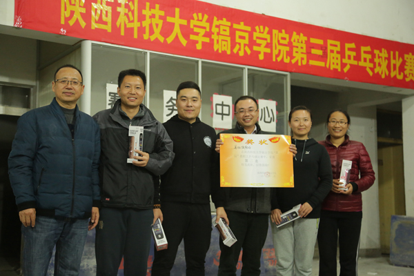 4.刘书记颁奖现场.JPG