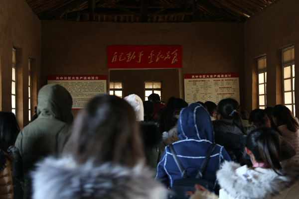 参观学习中.jpg 参观学习中.jpg