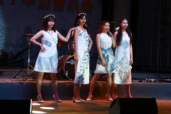 7.服装秀-2.JPG 7.服装秀-2.JPG