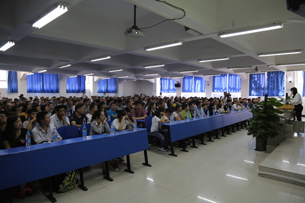 2017级新生家长参会.JPG