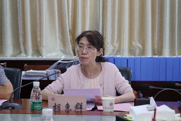 5胡惠群组长进行检查反馈.jpg 5胡惠群组长进行检查反馈.jpg