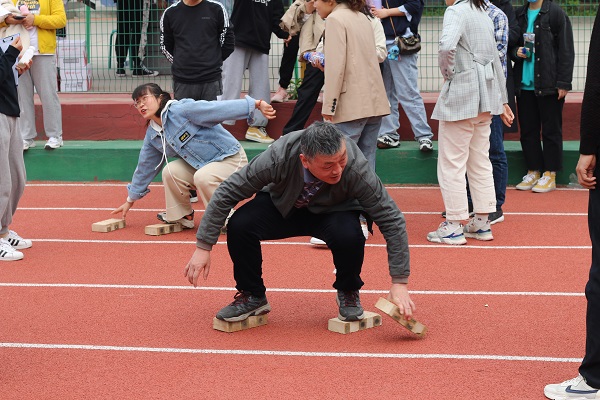 摸石头过河.JPG