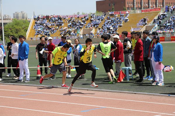 3男子100米接力冠军.JPG 3男子100米接力冠军.JPG