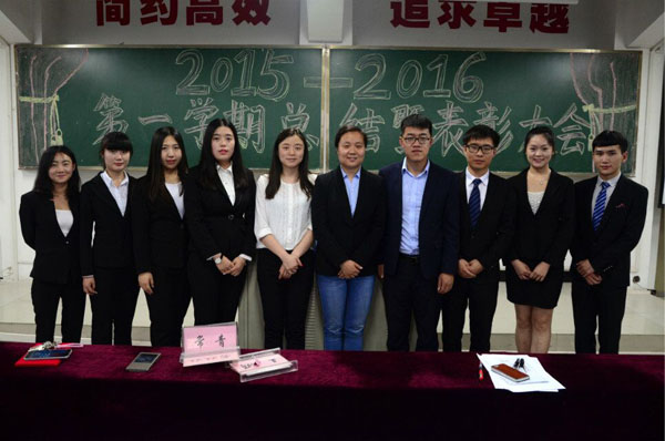 电信学院15级助教合影.jpg 电信学院15级助教合影.jpg