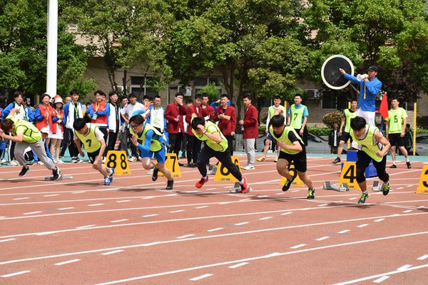 4男子100米冠军.JPG 4男子100米冠军.JPG