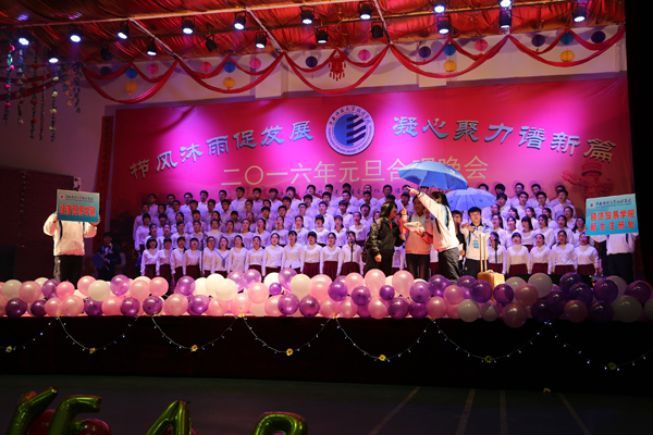 05班级表演1.JPG