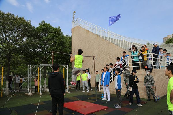7.2引体向上接力冠军.JPG 7.2引体向上接力冠军.JPG