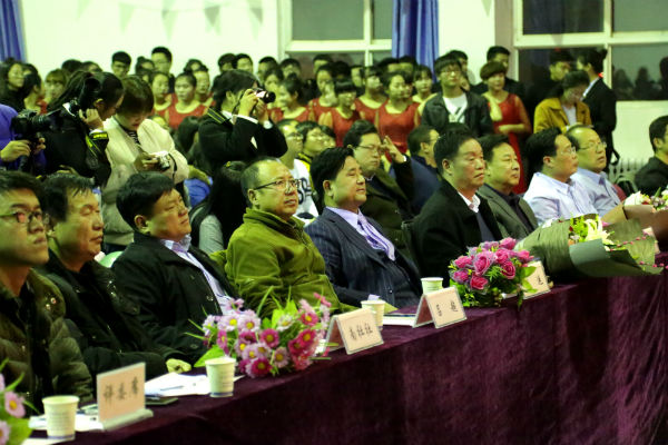 与会领导观看节目.JPG