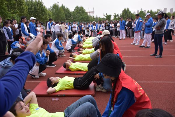 7.1仰卧起坐接力冠军.JPG 7.1仰卧起坐接力冠军.JPG