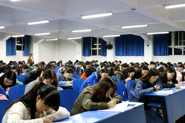 5.期中考试考场检查.JPG