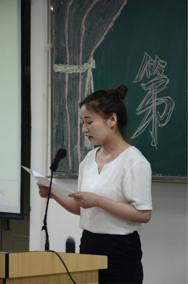 优秀助教代表发言.jpg 优秀助教代表发言.jpg