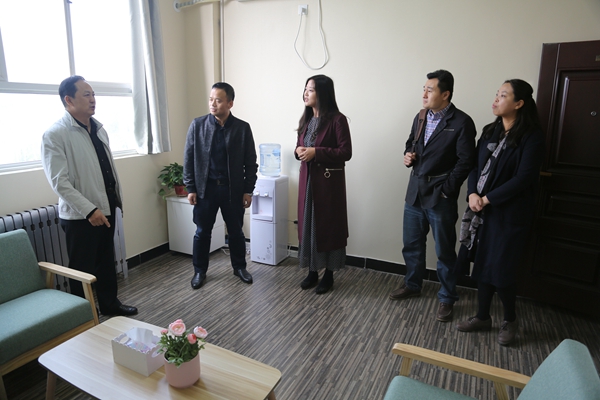 6. 视察心理健康咨询中心.jpg