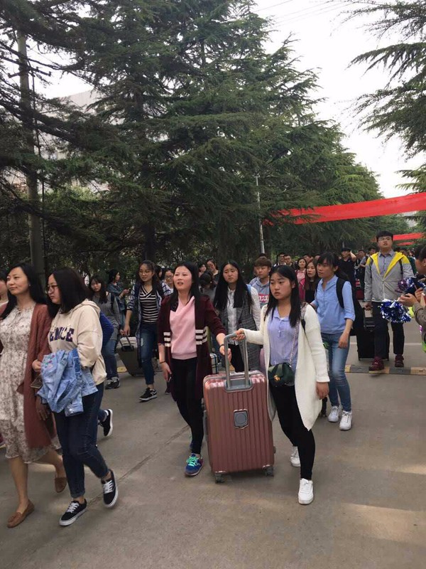 7.14级学生奔赴上海.jpg 7.14级学生奔赴上海.jpg