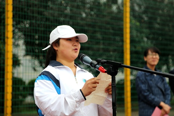 9. 优秀学员代表赵思莹同学发言.JPG 9. 优秀学员代表赵思莹同学发言.JPG