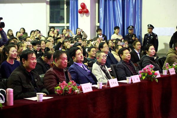 院领导观看.JPG 院领导观看.JPG