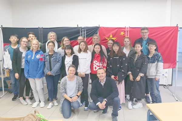 2.中德青年见面会合影.jpg 2.中德青年见面会合影.jpg