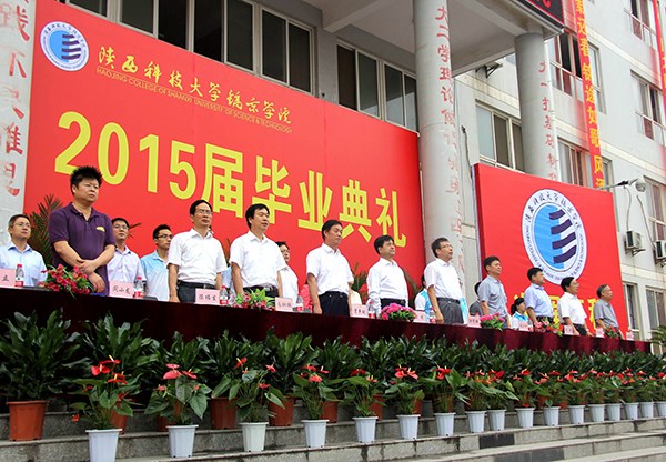 2、齐唱国歌.JPG 2、齐唱国歌.JPG
